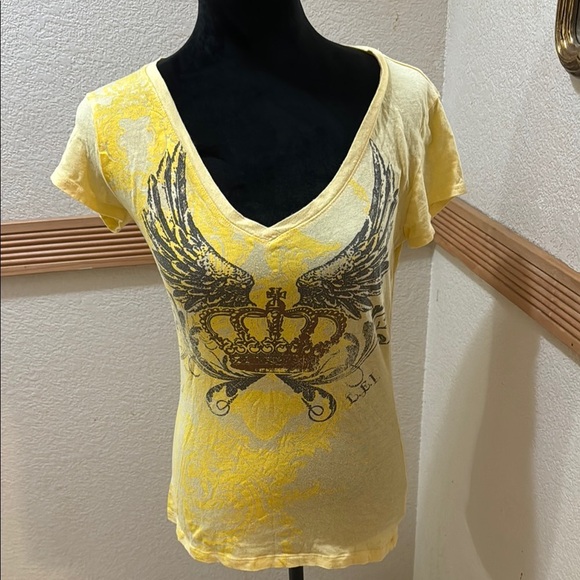 lei Tops - Vintage Yellow Lei Graphic V-Neck Women Top Size 11/13